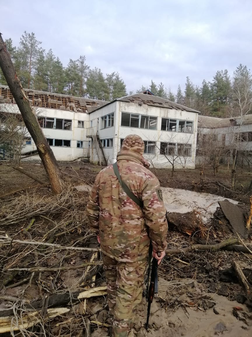 В полиции показали фото последствий последних обстрелов Харьковской области.