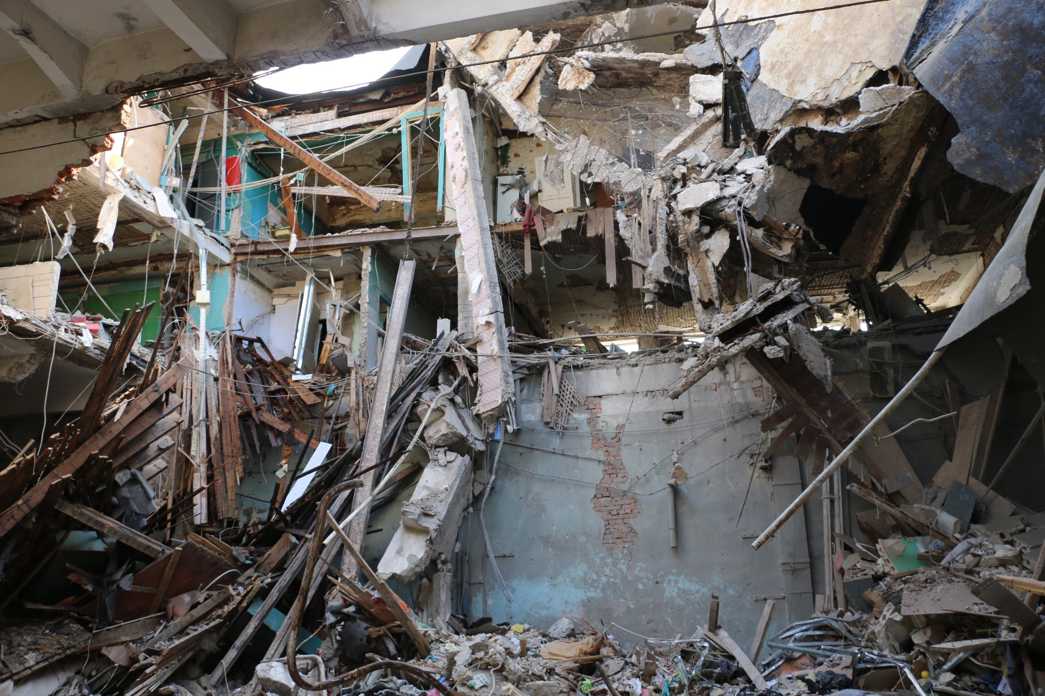 Среди жертв — переселенка: под завалами обстрелянных россиянами общежитий нашли тела 22 человек.