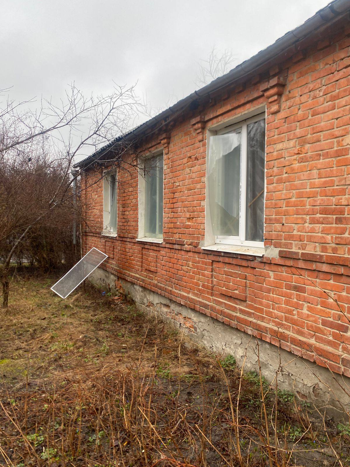 "В результате попадания повреждена также наша композиция в виде сердца с надписью "Мир". Символично. Но самое главное, что все остались в живых", &mdash; сказала Татьяна Пидберезкина.