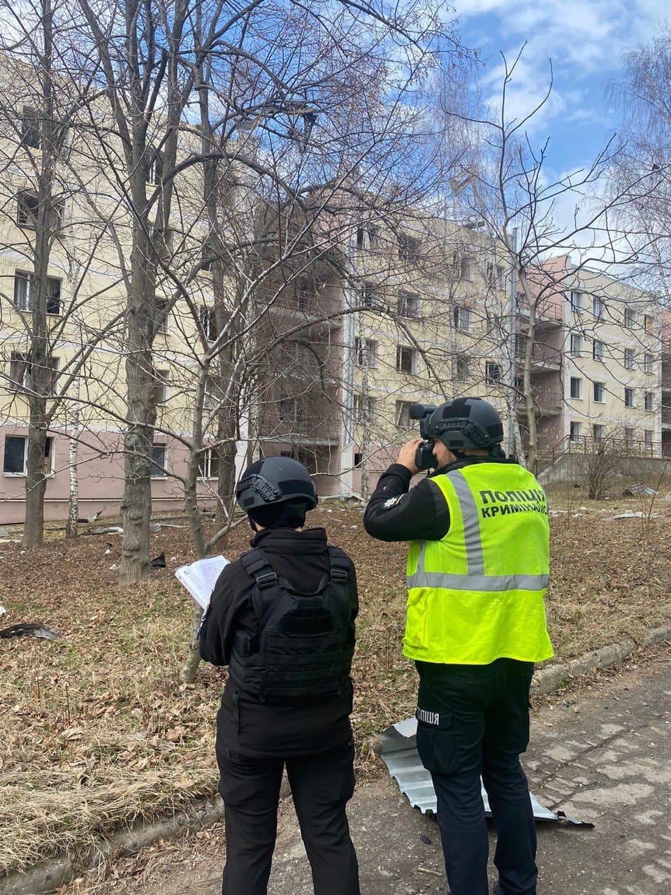 Россияне ударили ракетой Х-35 по общежитию в Харькове.