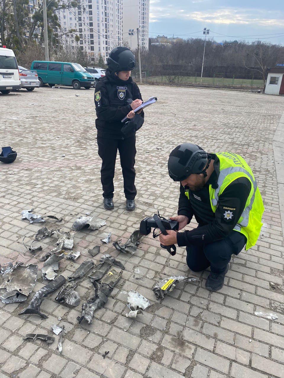 Россияне ударили ракетой Х-35 по общежитию в Харькове.