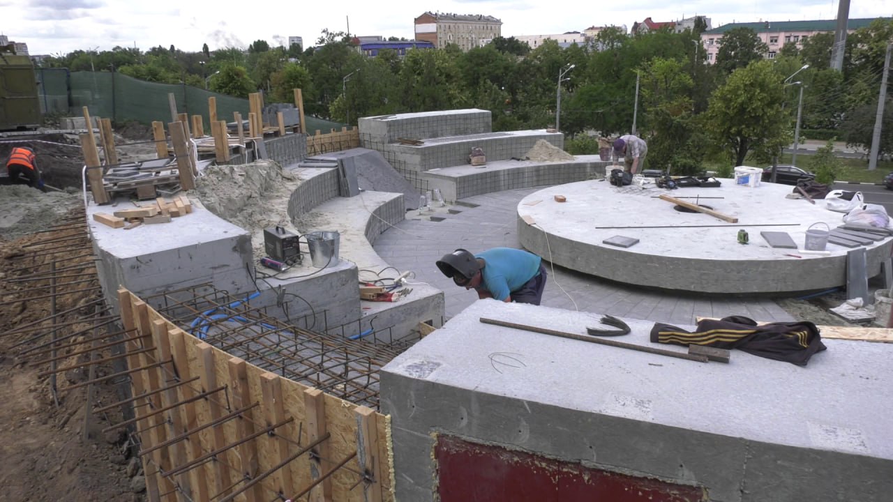 "Сдвиг на склоне": в мэрии Харькова пояснили необходимость капремонта сквера у Вечного огня.