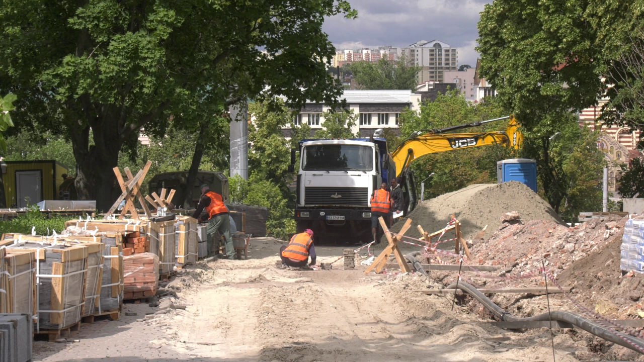 "Сдвиг на склоне": в мэрии Харькова пояснили необходимость капремонта сквера у Вечного огня.