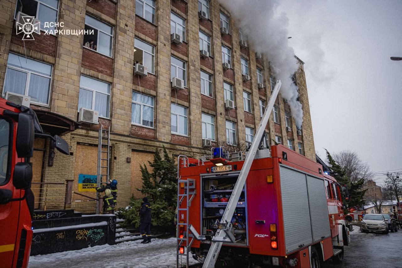 В центре Харькова горело офисное здание.