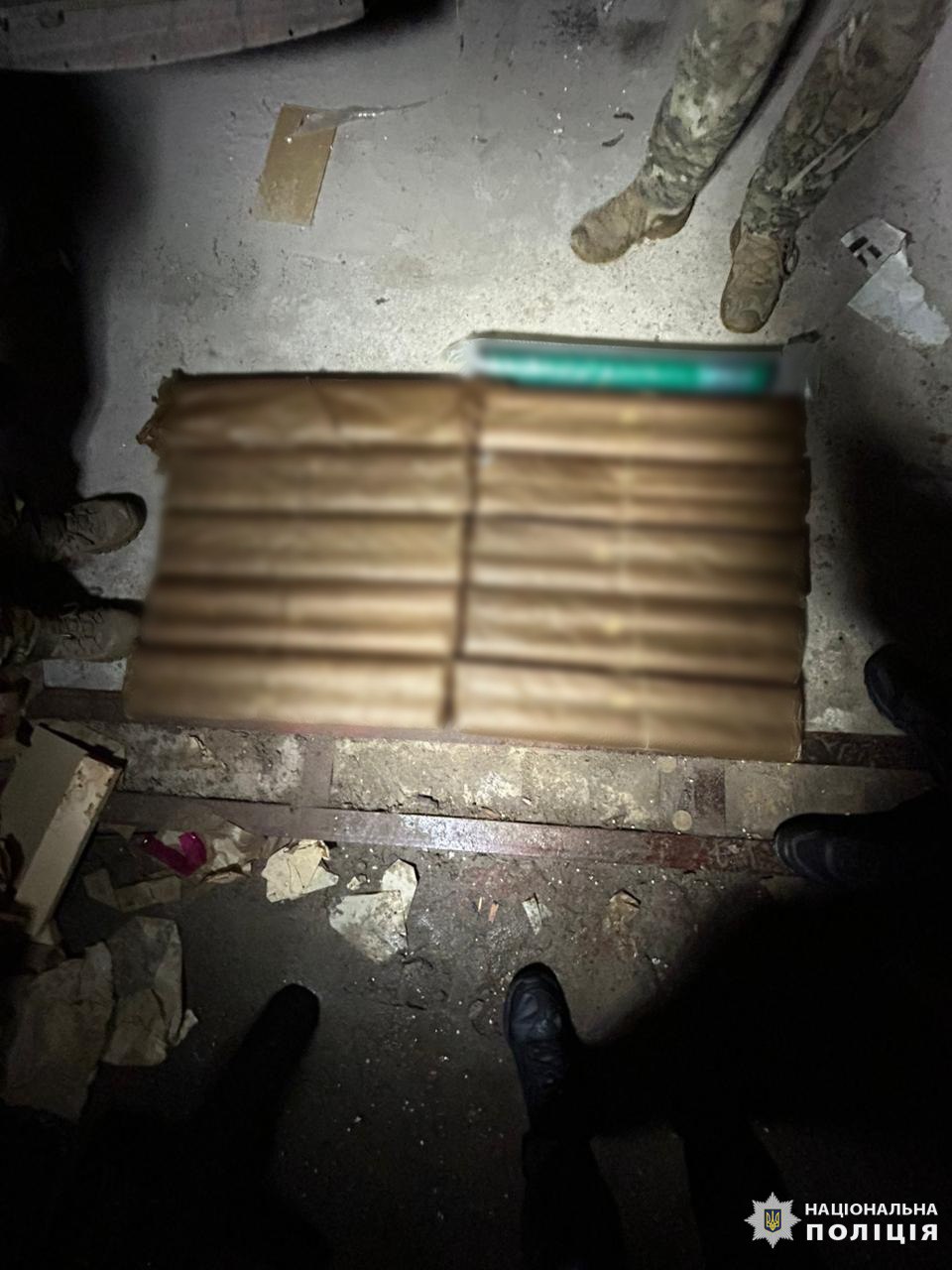 У Харкові виявлено склад боєприпасів.