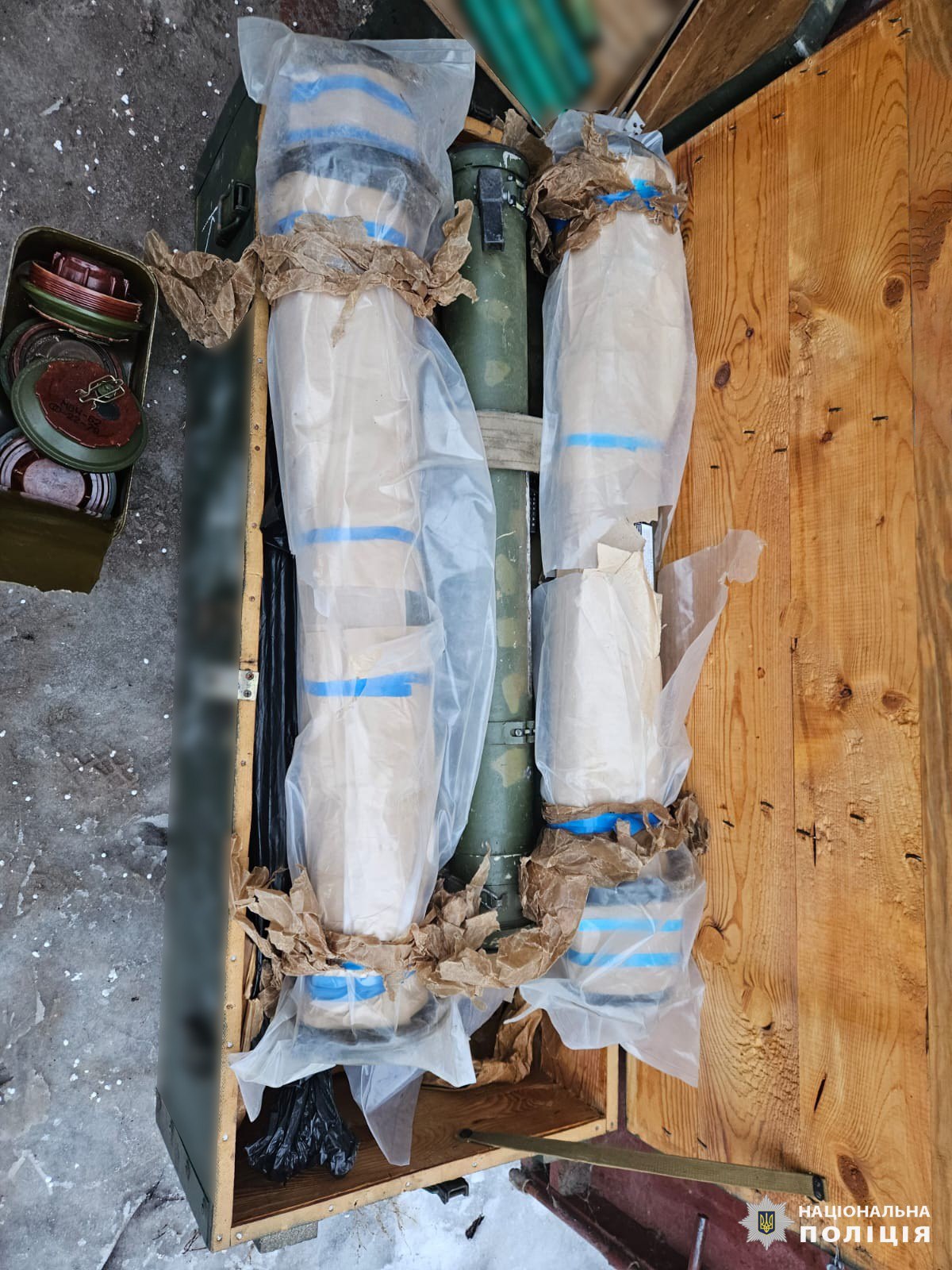 У Харкові виявлено склад боєприпасів.