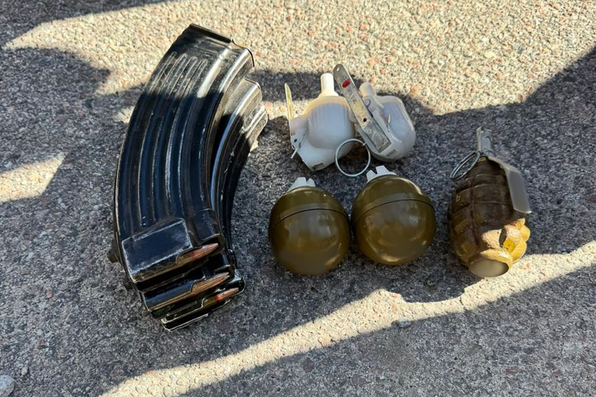 На блокпостах Харькова оружие находят даже в пассажирских автобусах &mdash; нацгвардейцы.