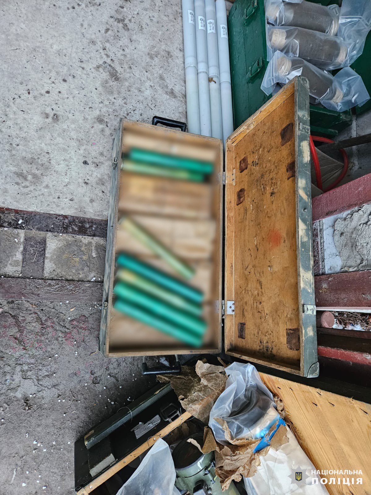 У Харкові виявлено склад боєприпасів.