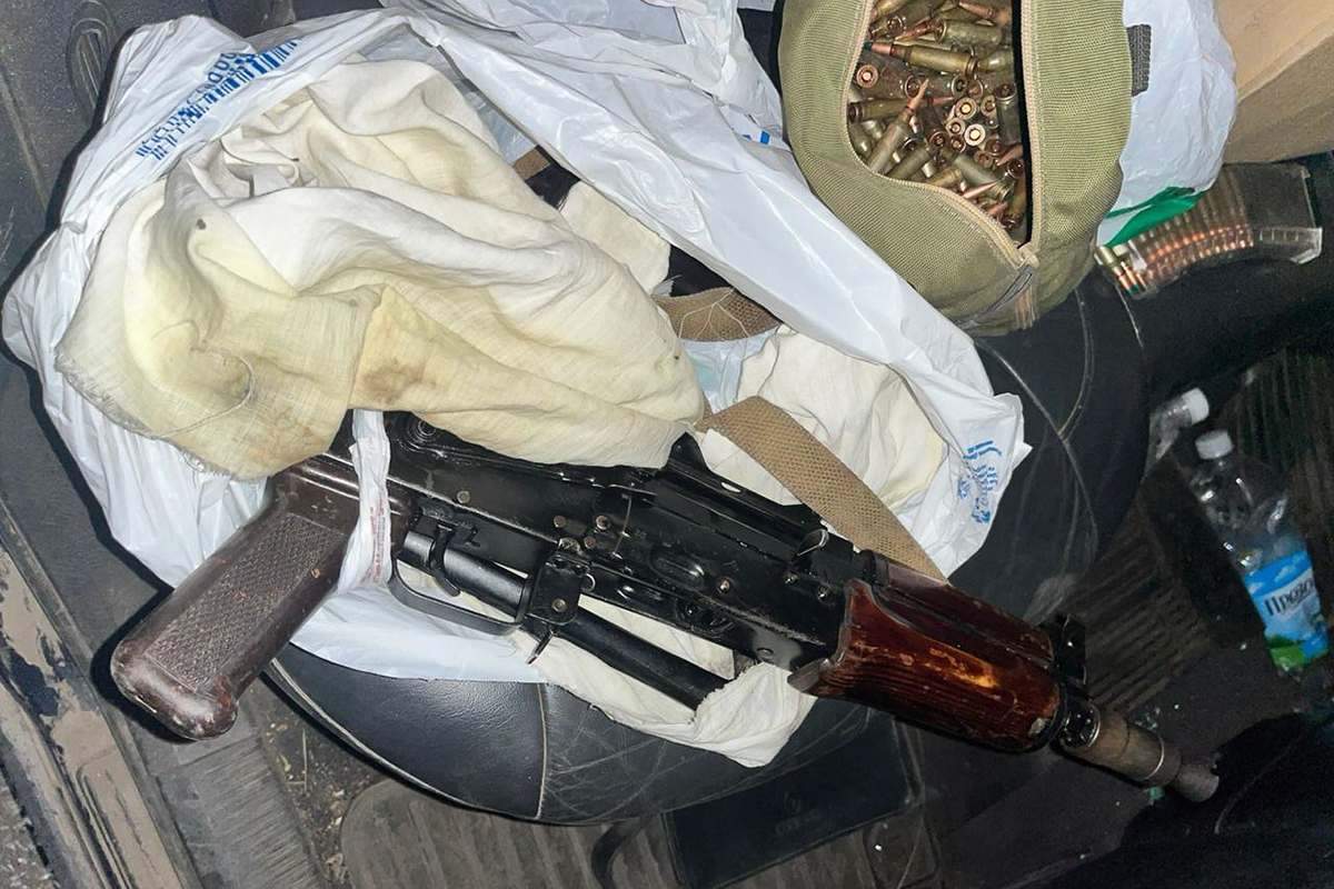 На блокпостах Харькова оружие находят даже в пассажирских автобусах &mdash; нацгвардейцы.