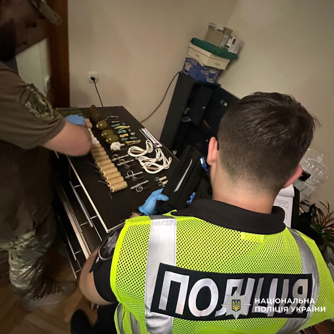 Более 100 обысков: в полиции рассказали об масштабной операции по ликвидации незаконного оборота оружием.