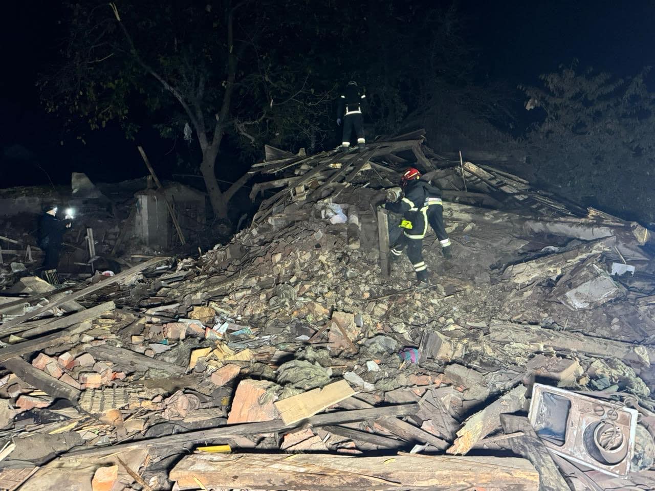 Установлена личность четвертой жертвы ночного удара по Основянскому району Харькова.