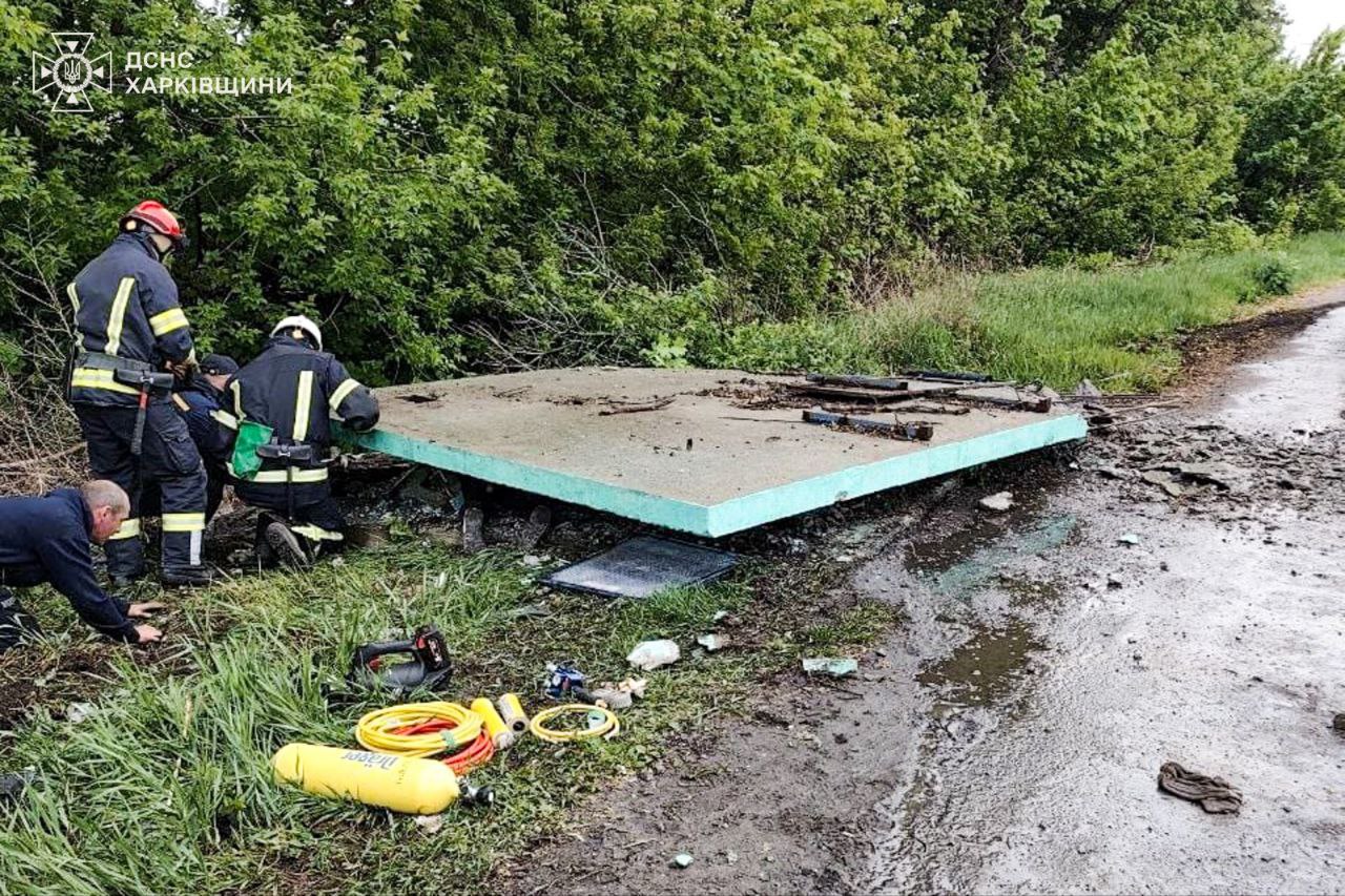 Под Харьковом автомобиль влетел в остановку: погибла женщина.