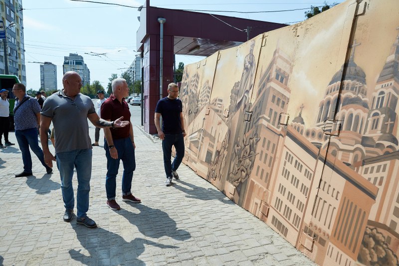 Как выглядит первая остановка-укрытие в Харькове.