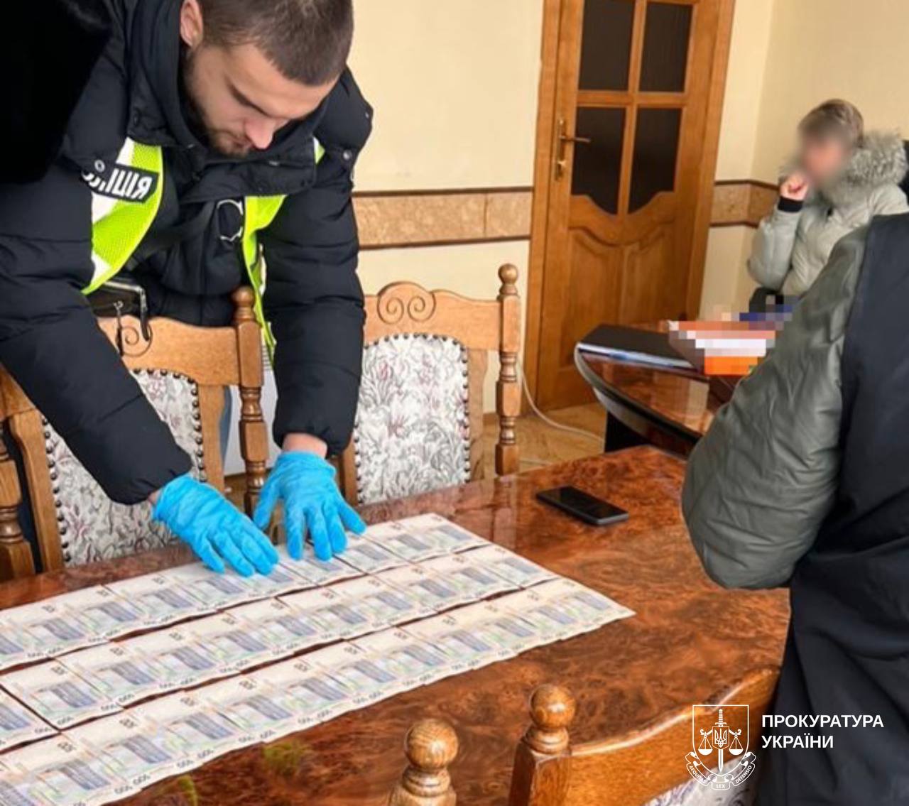 Требовала откаты от подчиненных: в Харькове задержали чиновницу госпредприятия.