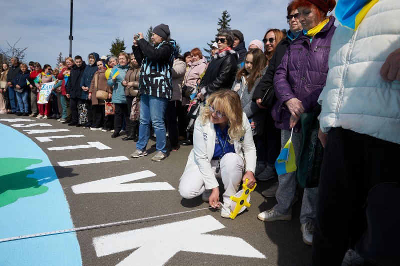 Писанка на асфальті: у Харкові на Великдень встановили новий рекорд України