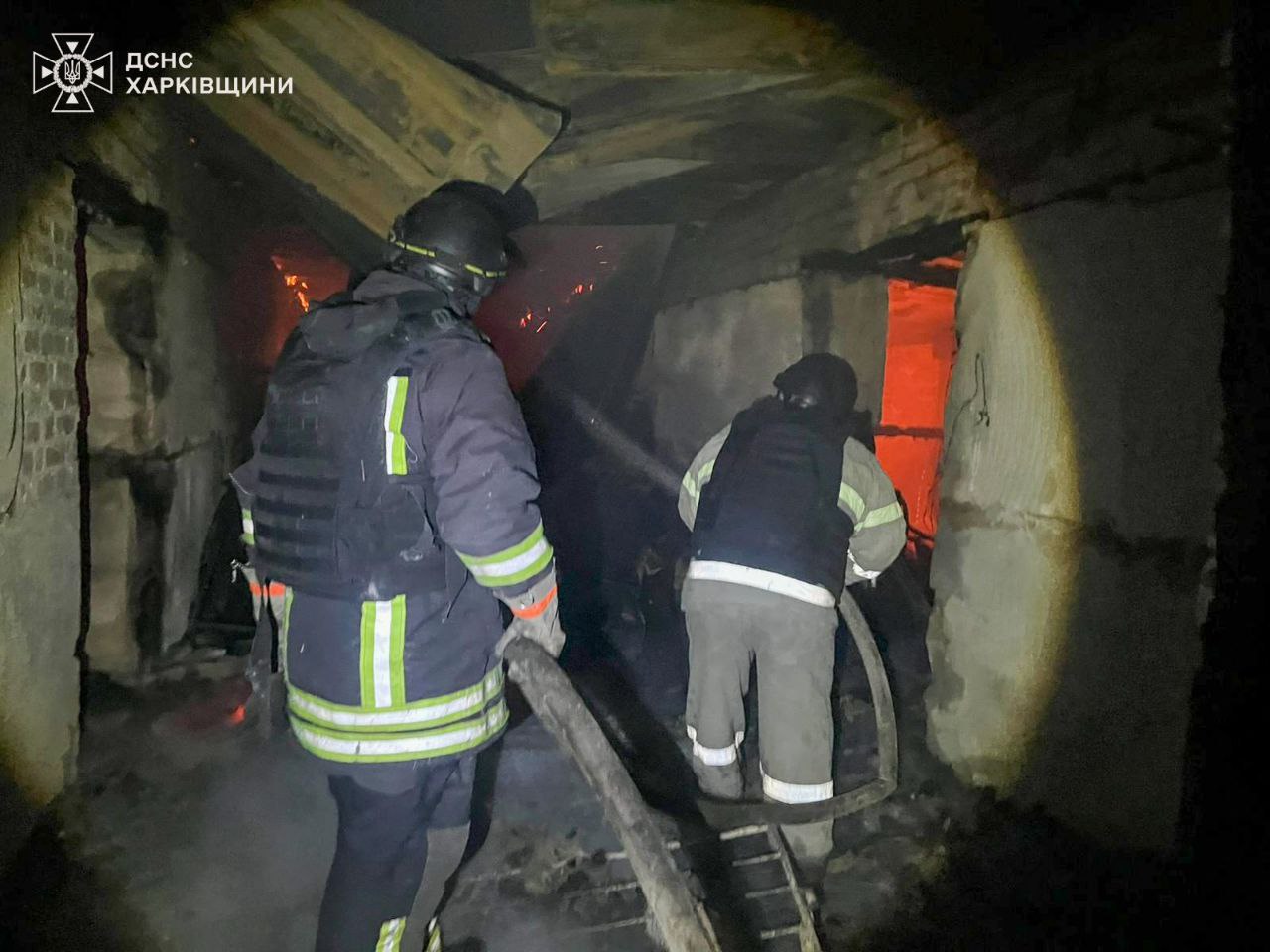 Масштабный пожар: беспилотник поджег агропредприятие в Харьковской области.