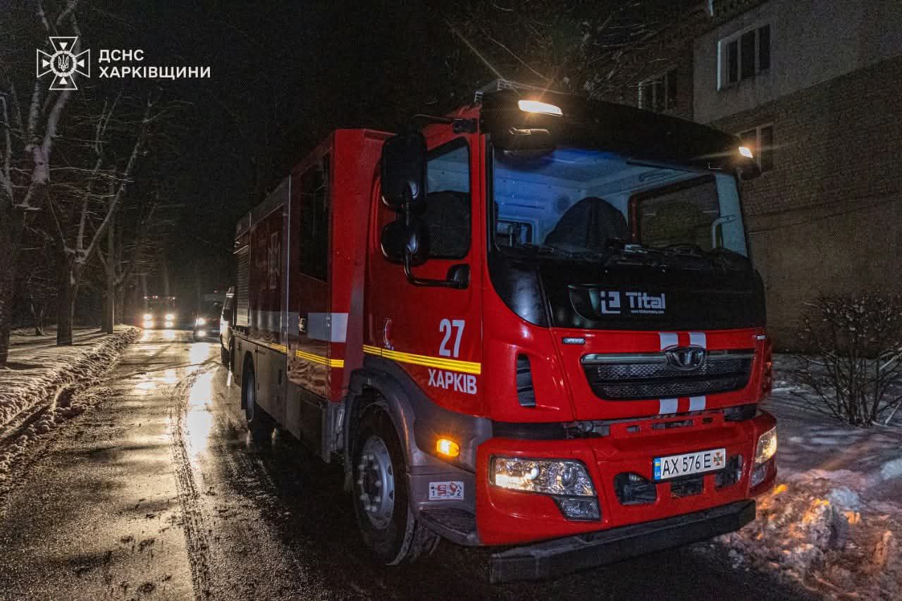 На Київщині горіла квартира: загинув чоловік, його доньку вдалося врятувати.