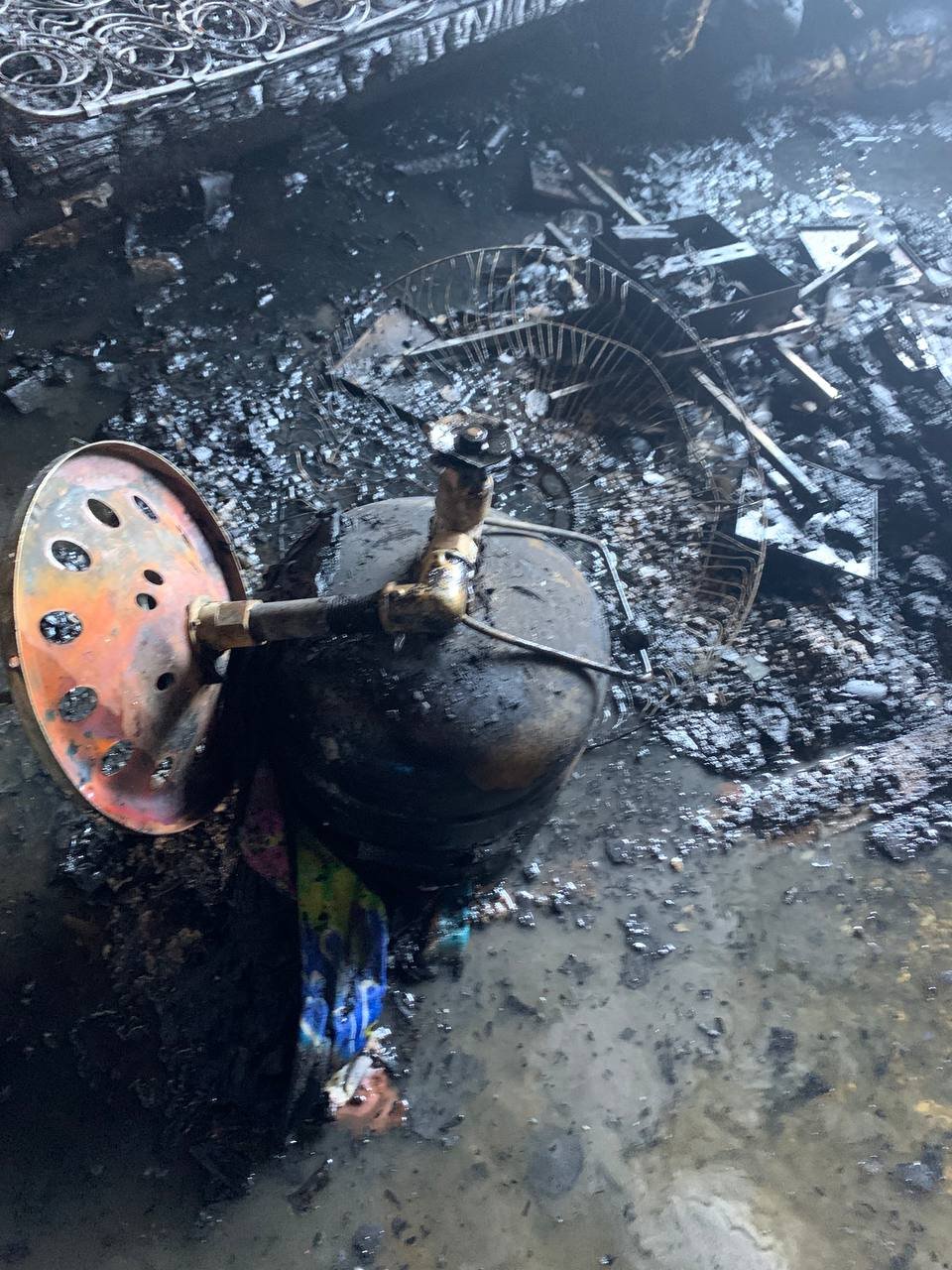 В Харькове на пожаре в жилом доме погибли два человека.