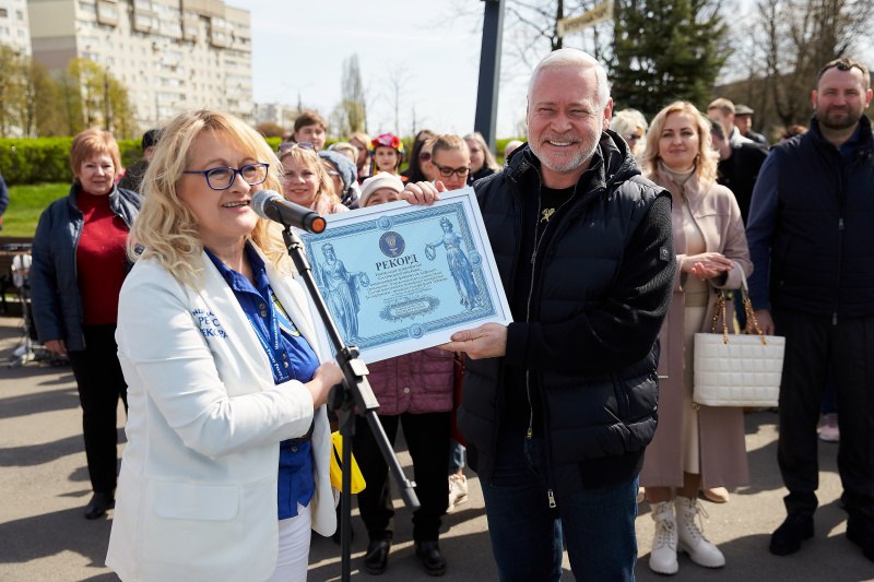 Писанка на асфальті: у Харкові на Великдень встановили новий рекорд України