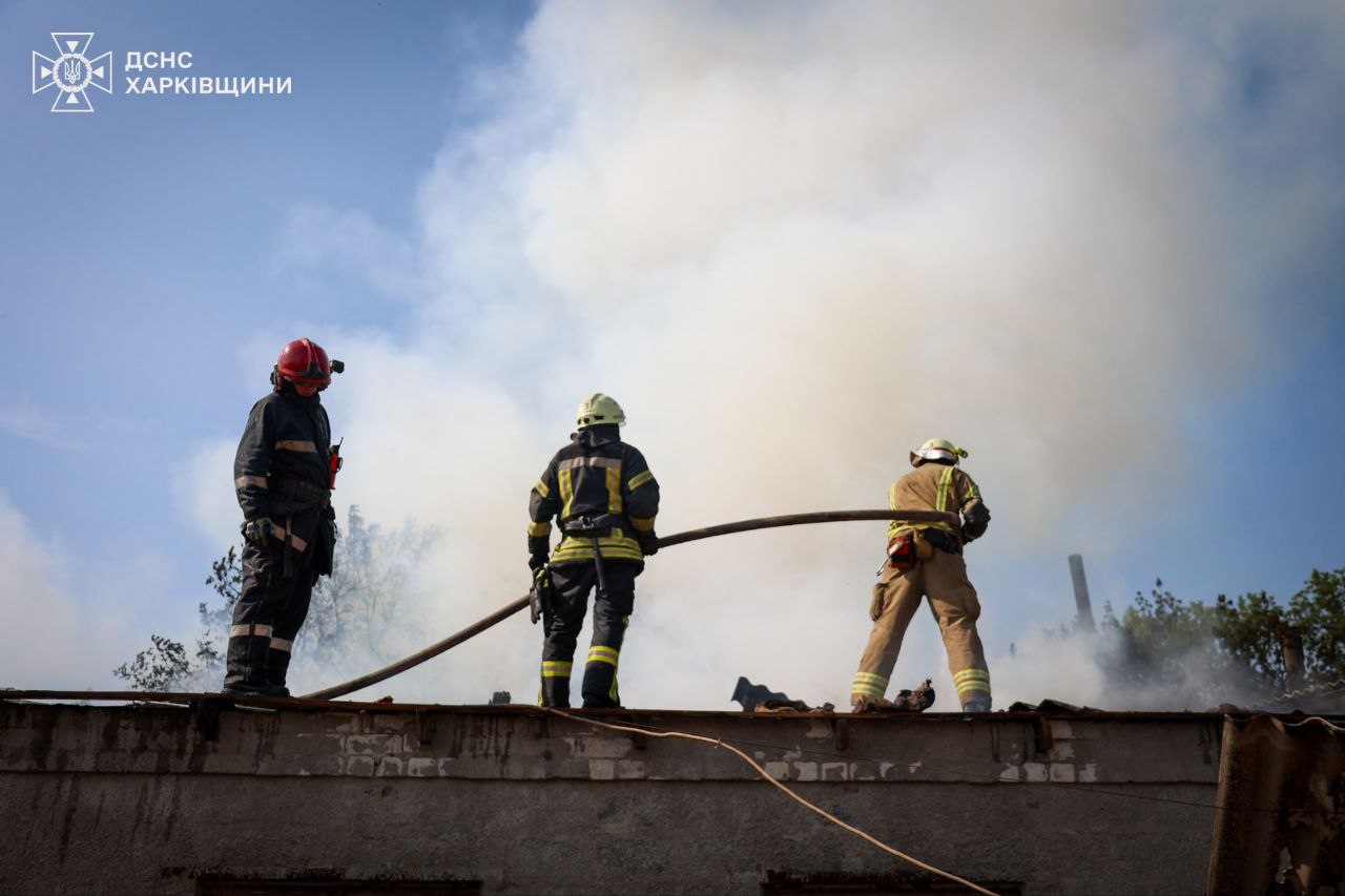 В Харькове горело деревообрабатывающее предприятие.