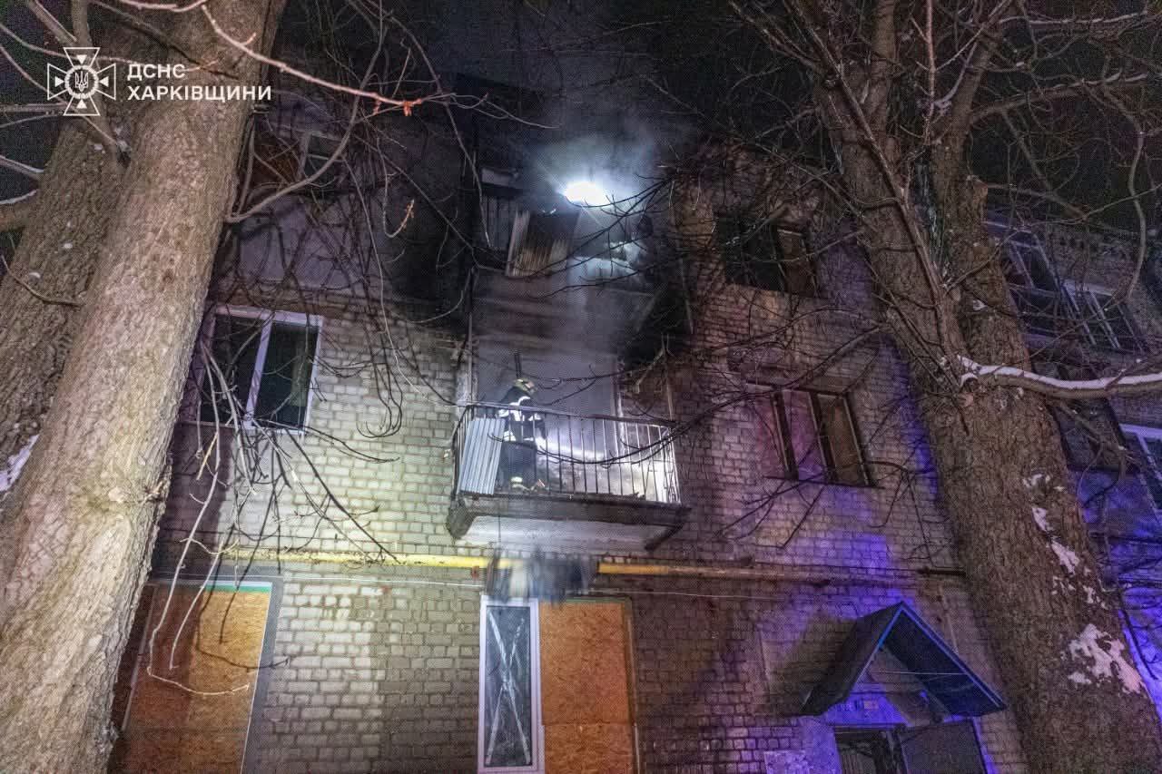 На Київщині горіла квартира: загинув чоловік, його доньку вдалося врятувати.