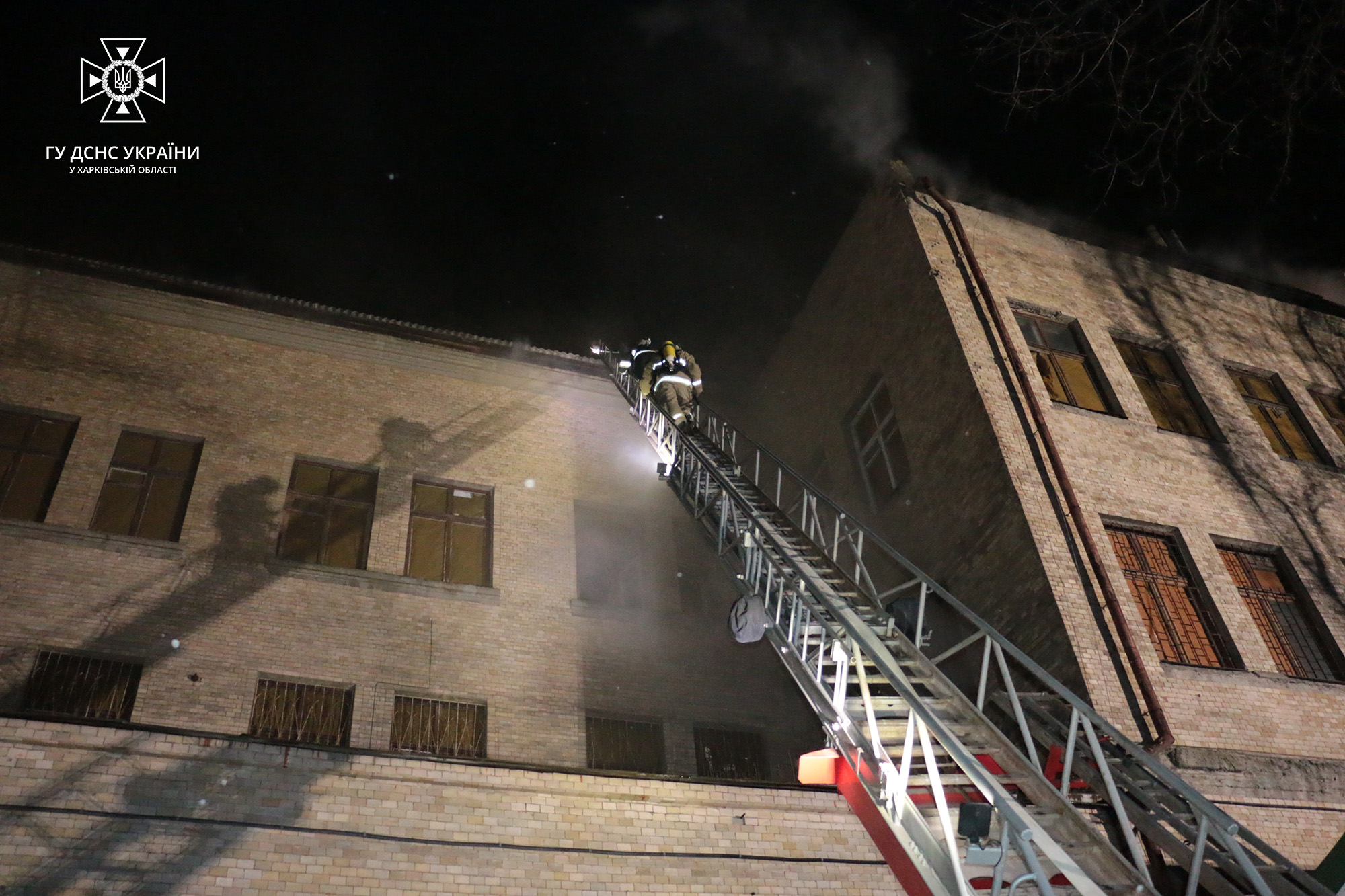 На улице Шевченко ночью горело старинное здание.