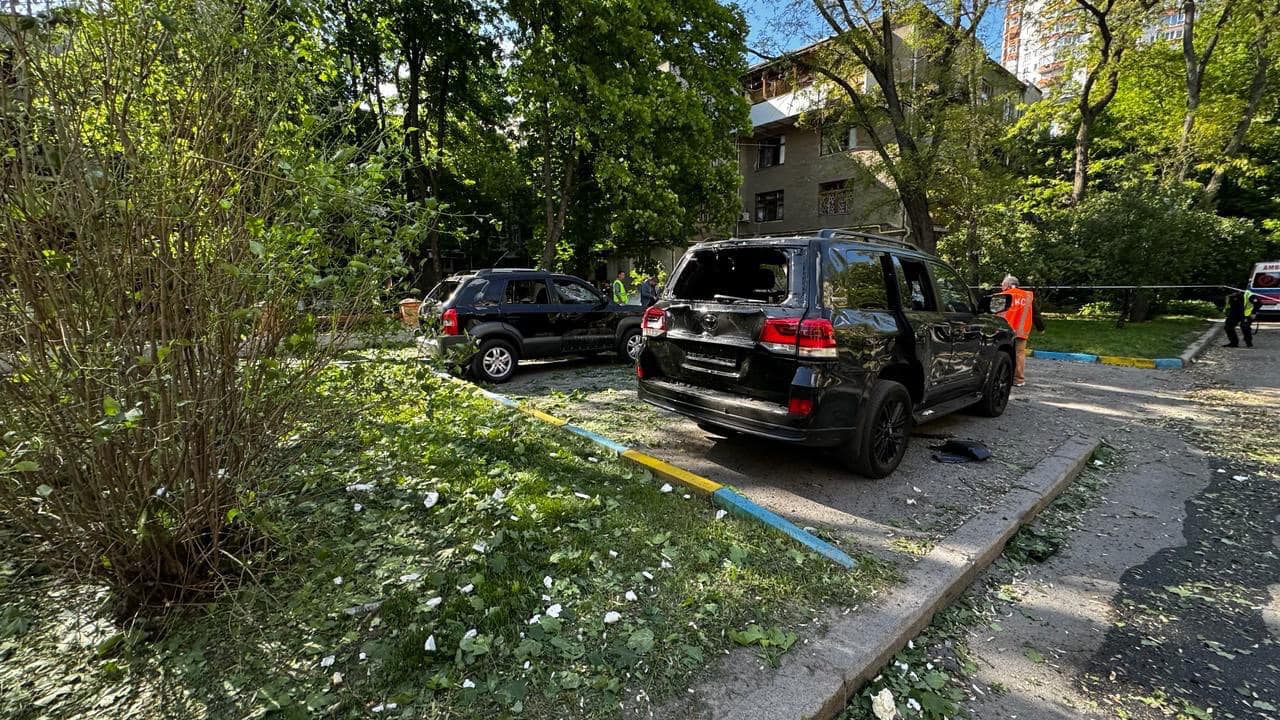 В Пасху оккупанты нанесли три удара КАБами по центру Харькова.