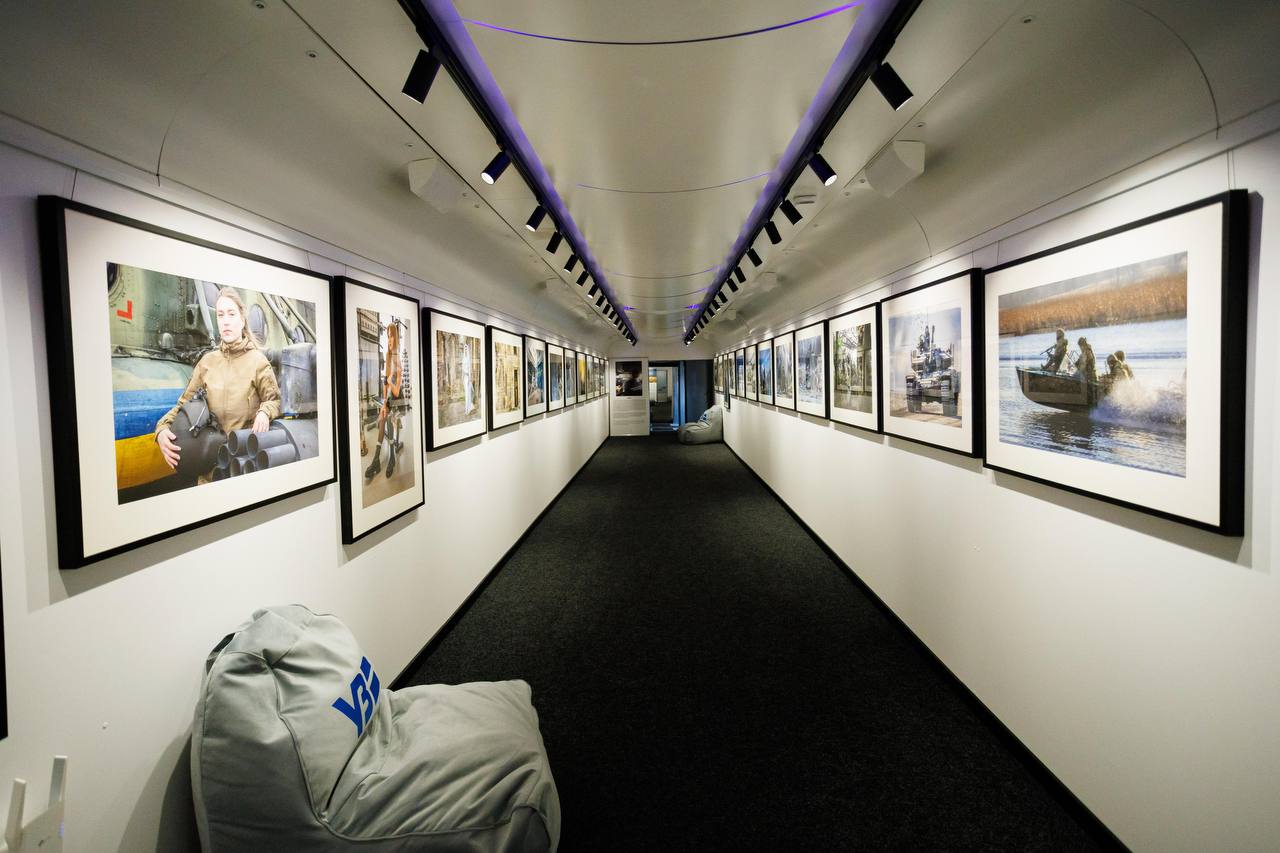 В Харьков прибыл уникальный поезд-галерея.