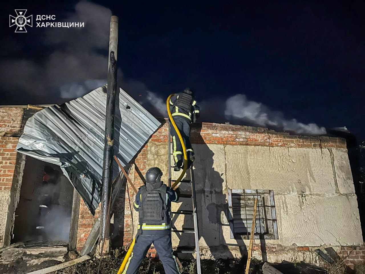 Масштабный пожар: беспилотник поджег агропредприятие в Харьковской области.
