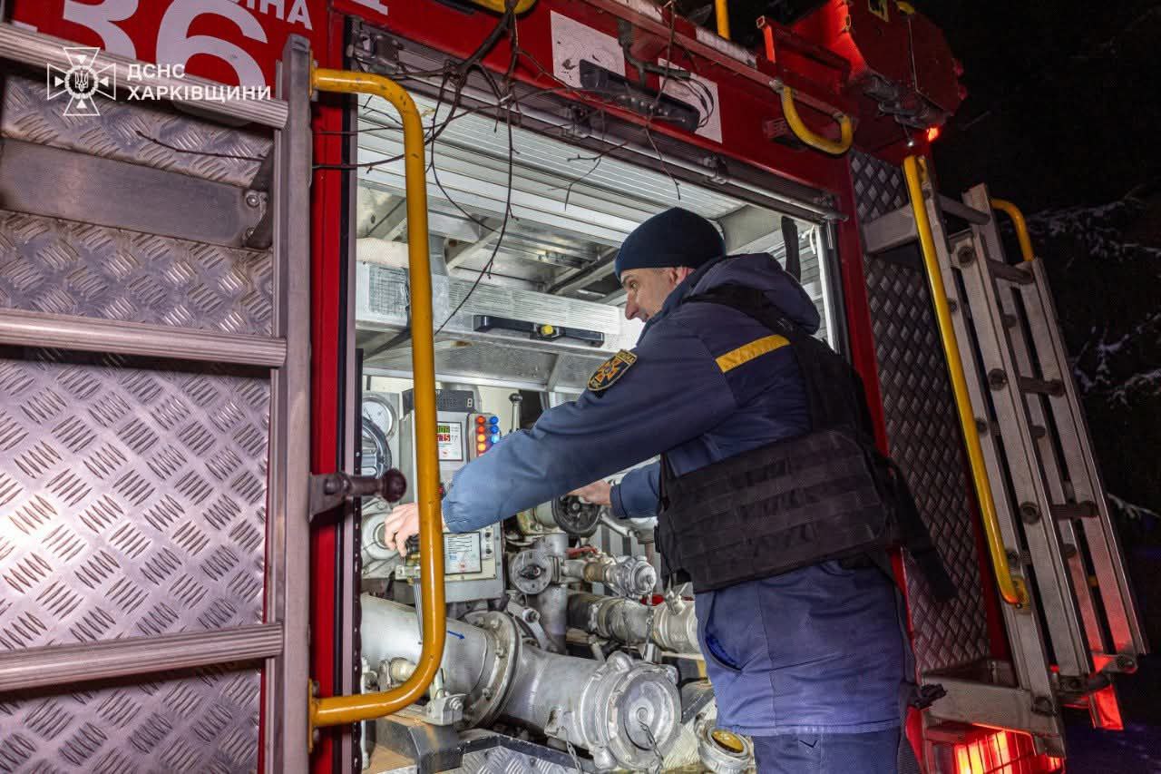 На Київщині горіла квартира: загинув чоловік, його доньку вдалося врятувати.