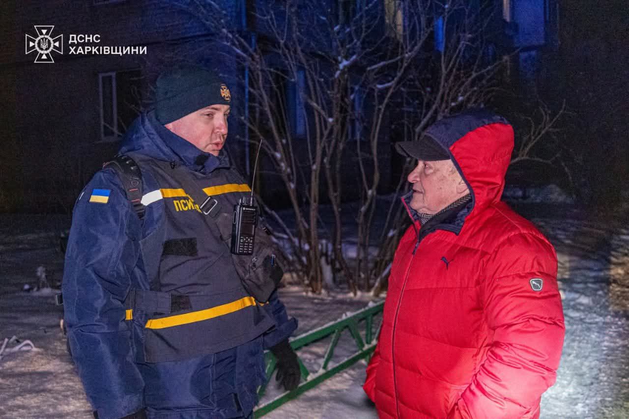 На Київщині горіла квартира: загинув чоловік, його доньку вдалося врятувати.