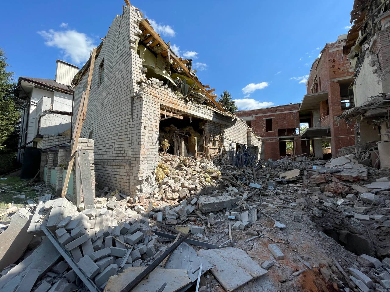 У Великдень окупанти завдали трьох ударів КАБами по центру Харкова.