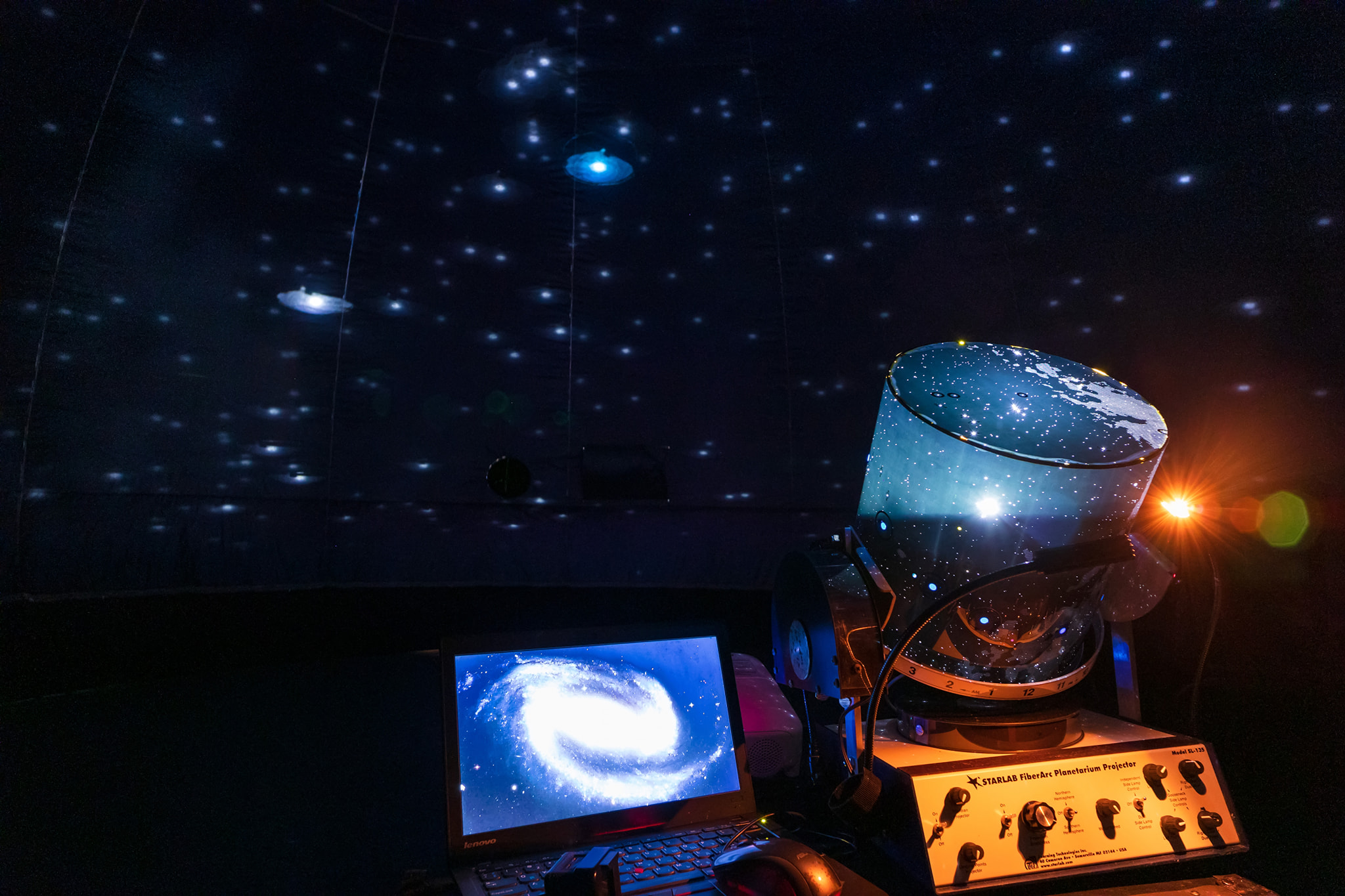 У центрі Харкова облаштовують мобільний планетарій.