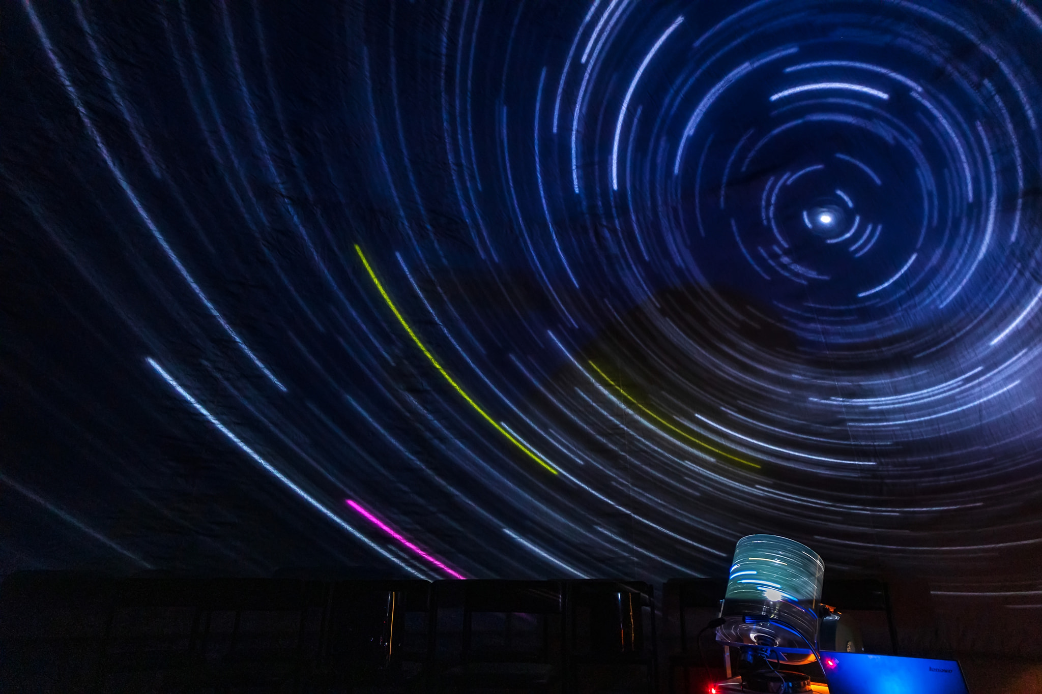 У центрі Харкова облаштовують мобільний планетарій.