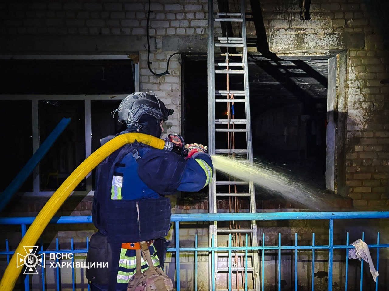 Окупанти вдарили у навчальний заклад у Харківській області (фото) фото 2 1