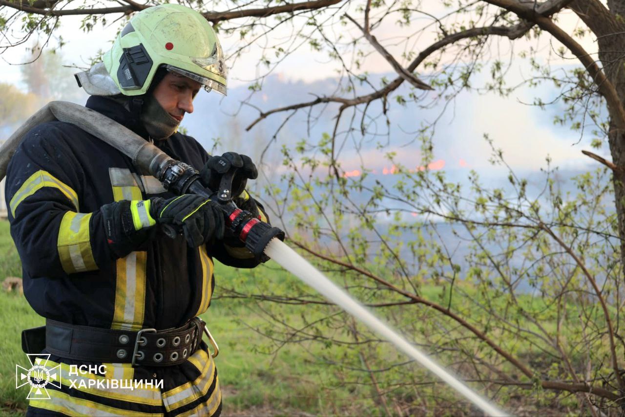 В Немышлянском районе масштабный пожар.
