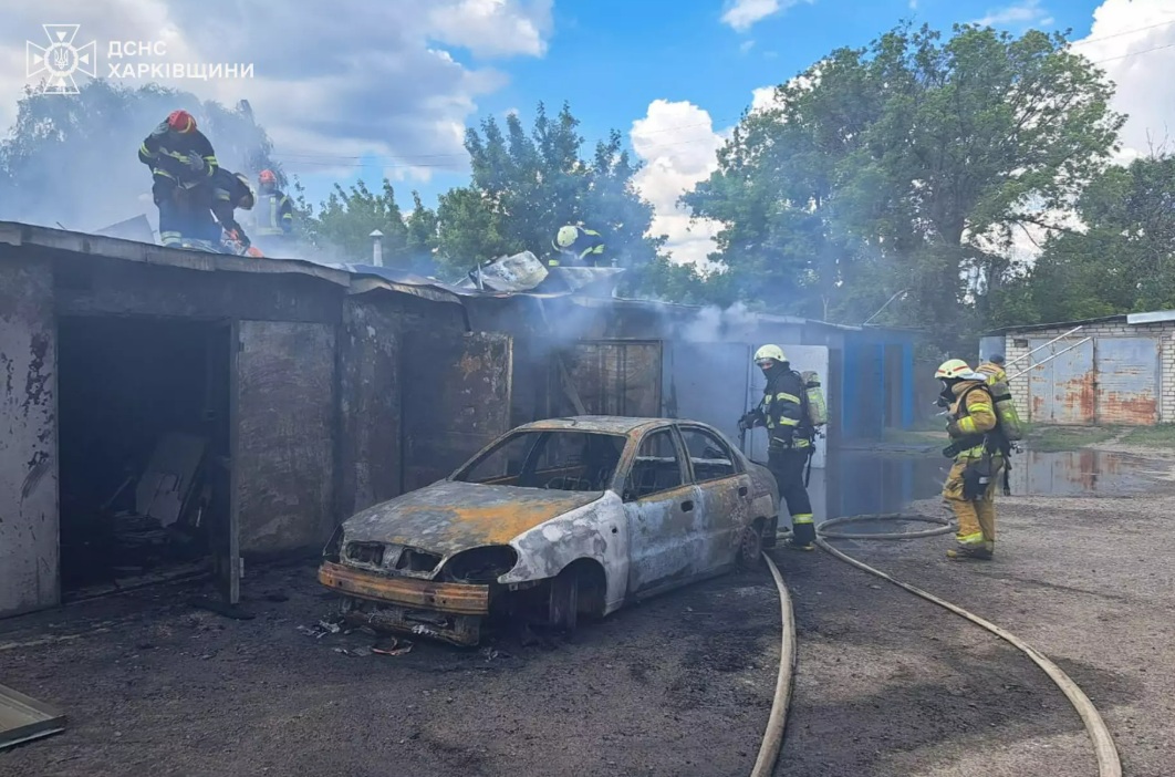 У Харкові на пожежі загинула людина, постраждали ще двоє.