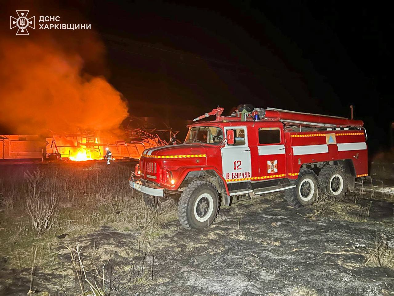 Четверо пострадавших: оккупанты обстреляли жилые дома, элеватор и газокомпрессорную станцию на Харьковщине.