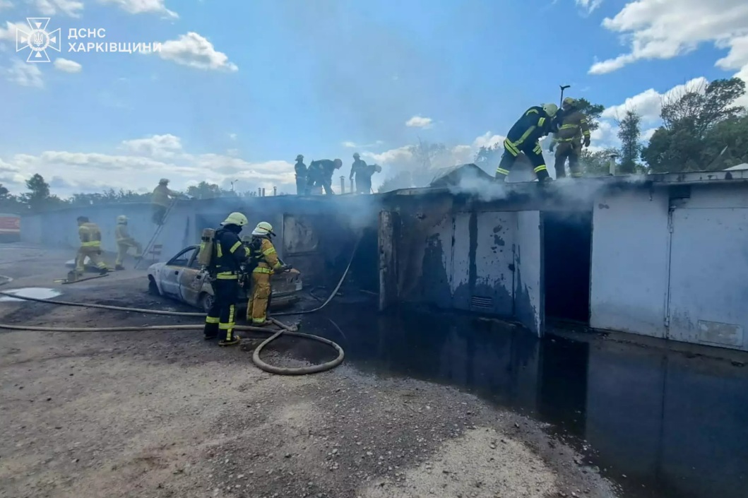 У Харкові на пожежі загинула людина, постраждали ще двоє.