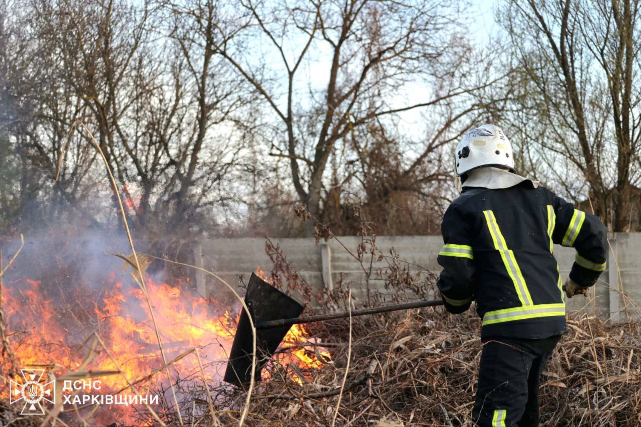 В Немышлянском районе масштабный пожар.