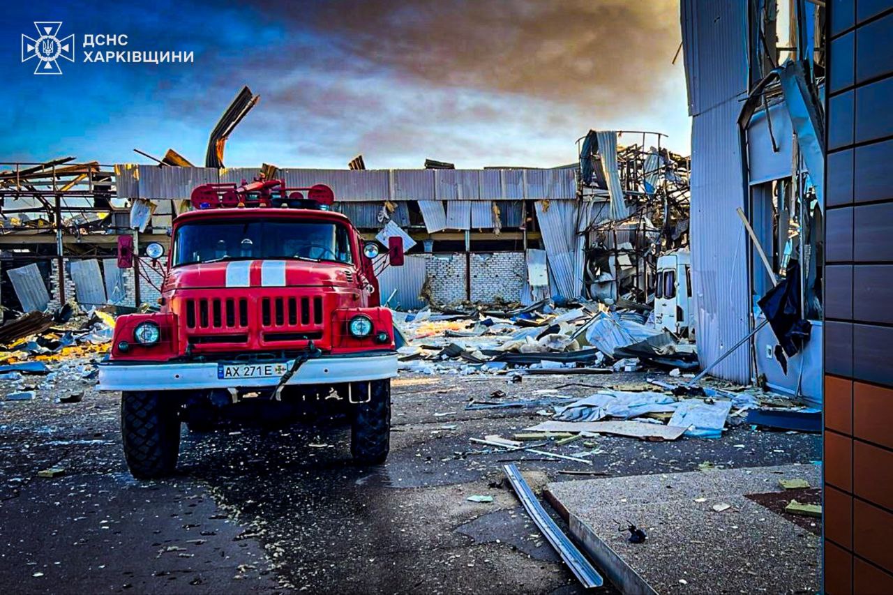 В Печенегах под Харьковом массовые пожары после обстрела.