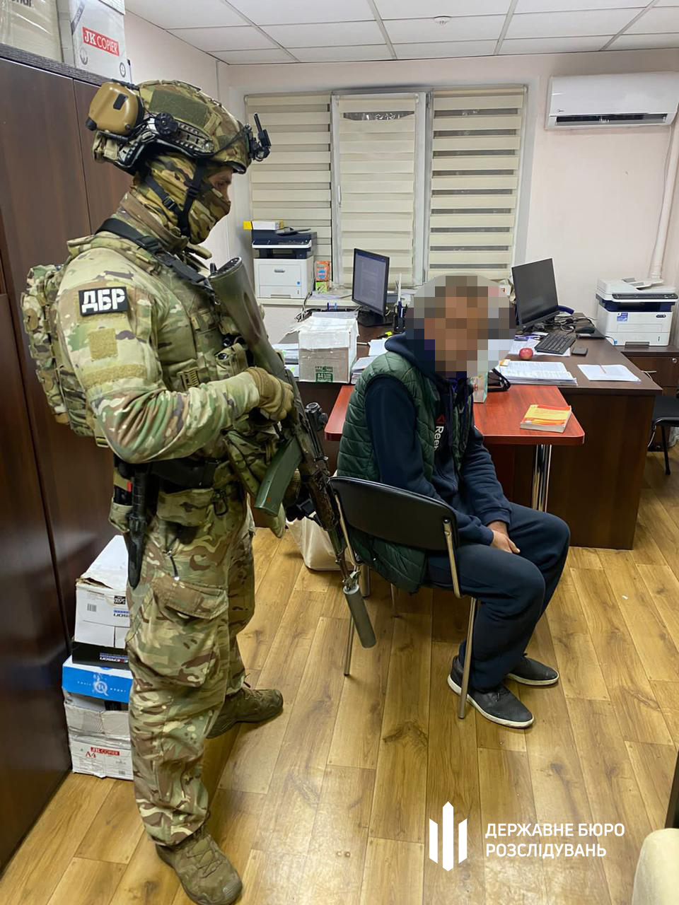 На Харківщині затримали підполковника поліції у відставці.