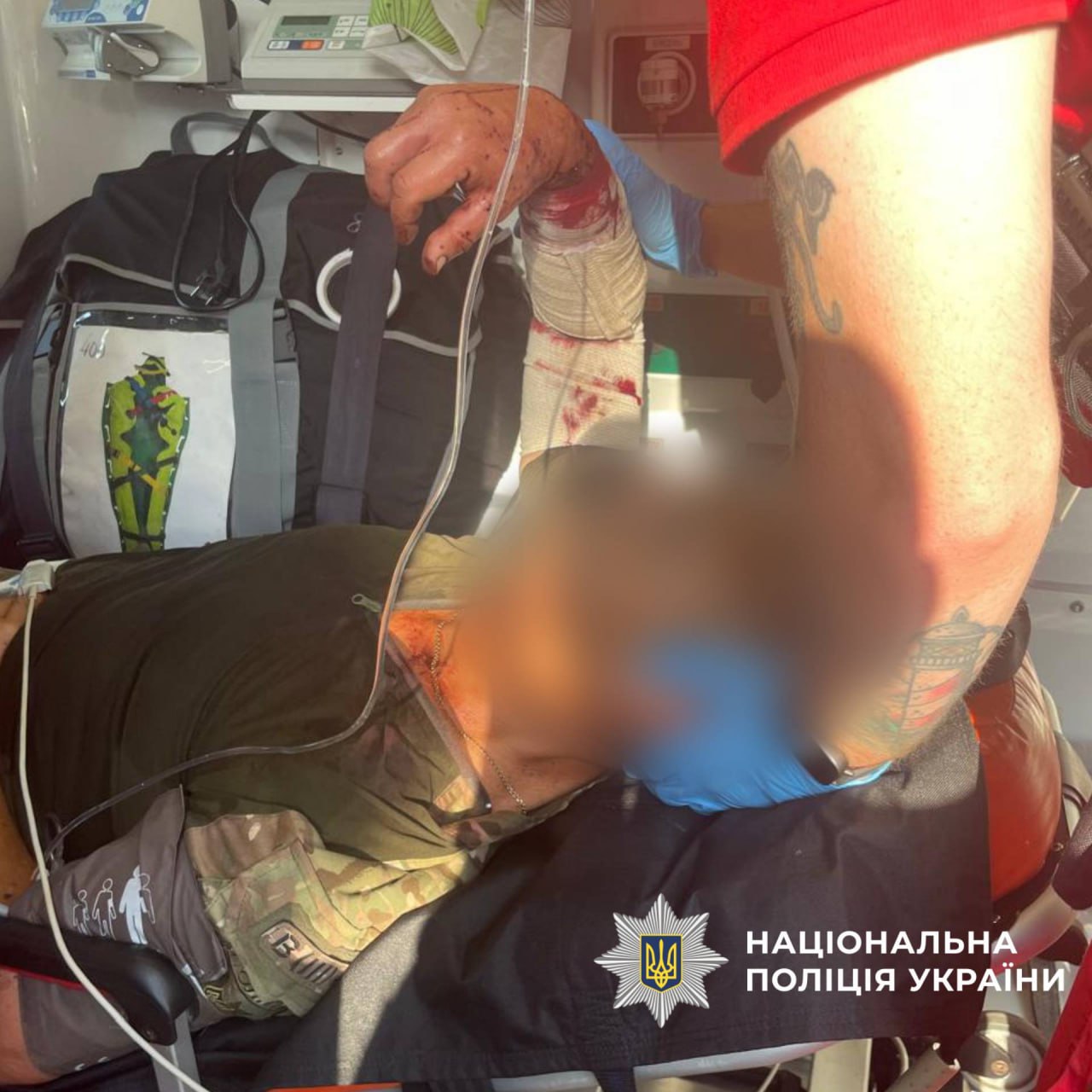 Российский FPV-дрон ударил по автомобилю с полицейскими под Харьковом.