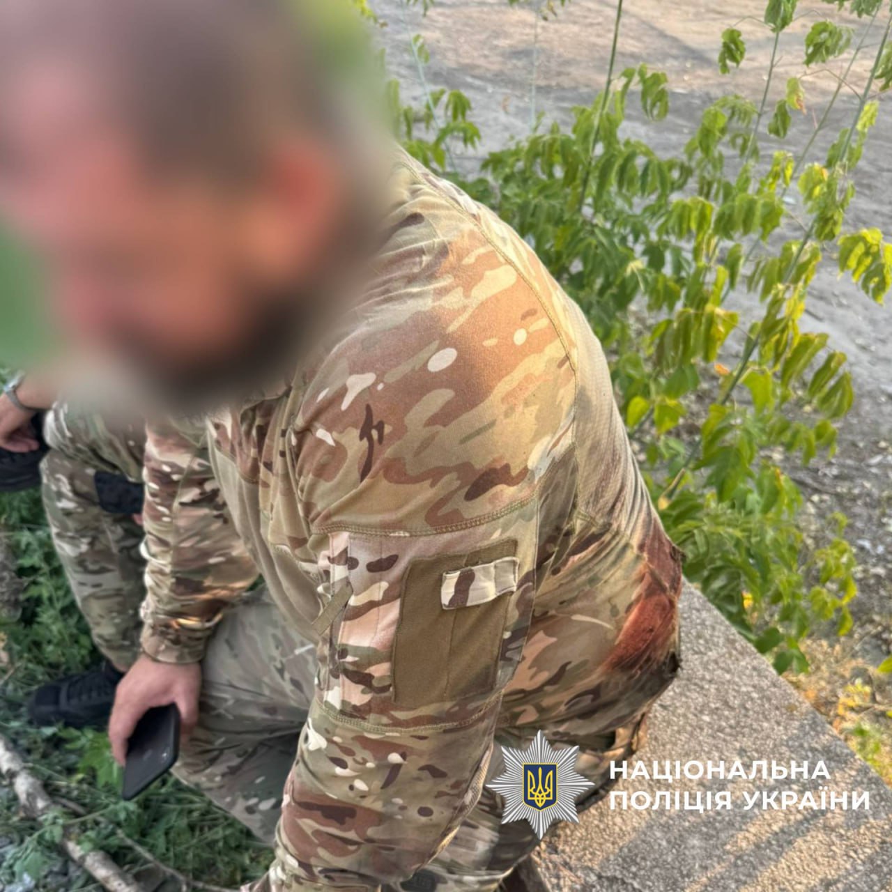 Российский FPV-дрон ударил по автомобилю с полицейскими под Харьковом.