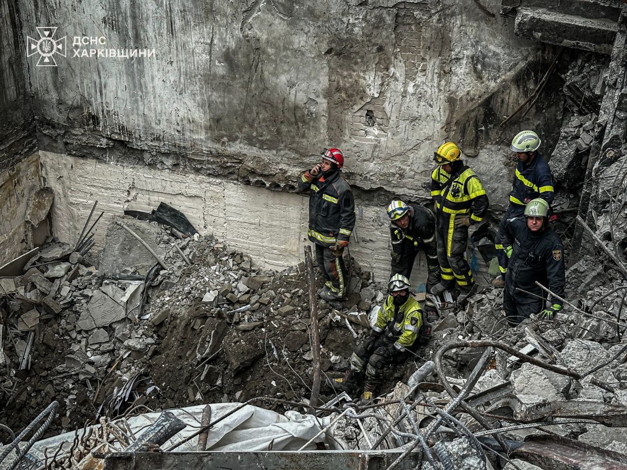 Подвал не помог: из-под завалов предприятия в Киевском районе деблокировали уже шесть погибших.