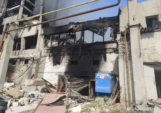 Подвал не помог: из-под завалов предприятия в Киевском районе деблокировали уже шесть погибших.