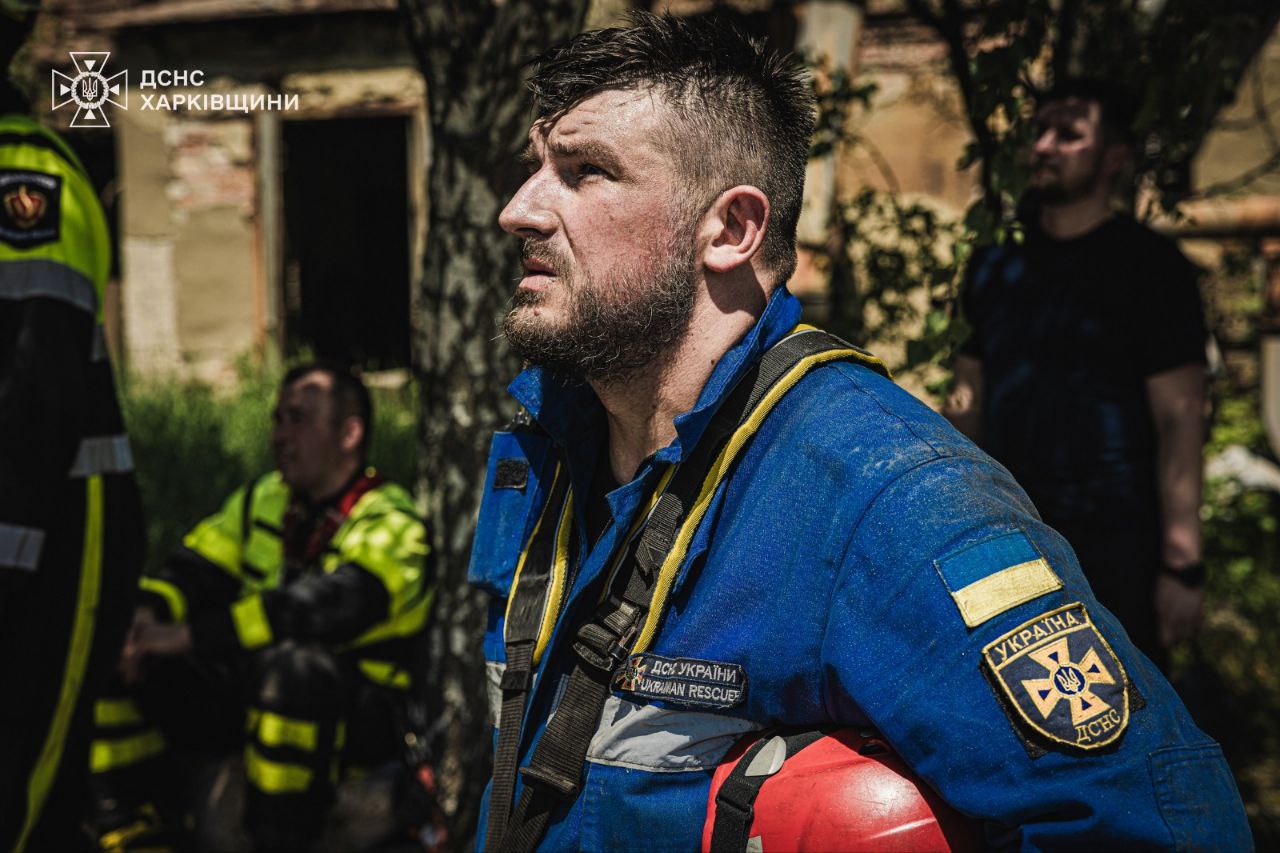 Під завалами підприємства, яке потрапило під обстріл у Харкові, можуть бути люди — ДСНС фото 1