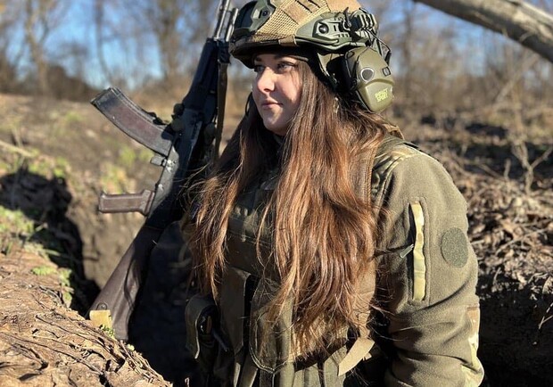 Военнослужащая с позывным "Скрепка" поборола рак и теперь защищает Харьковскую область.