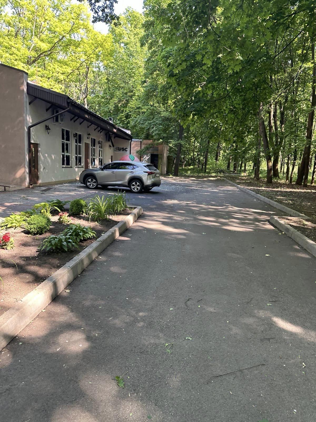 Окупанти обстріляли парк та цвинтар у Харкові: що відомо.