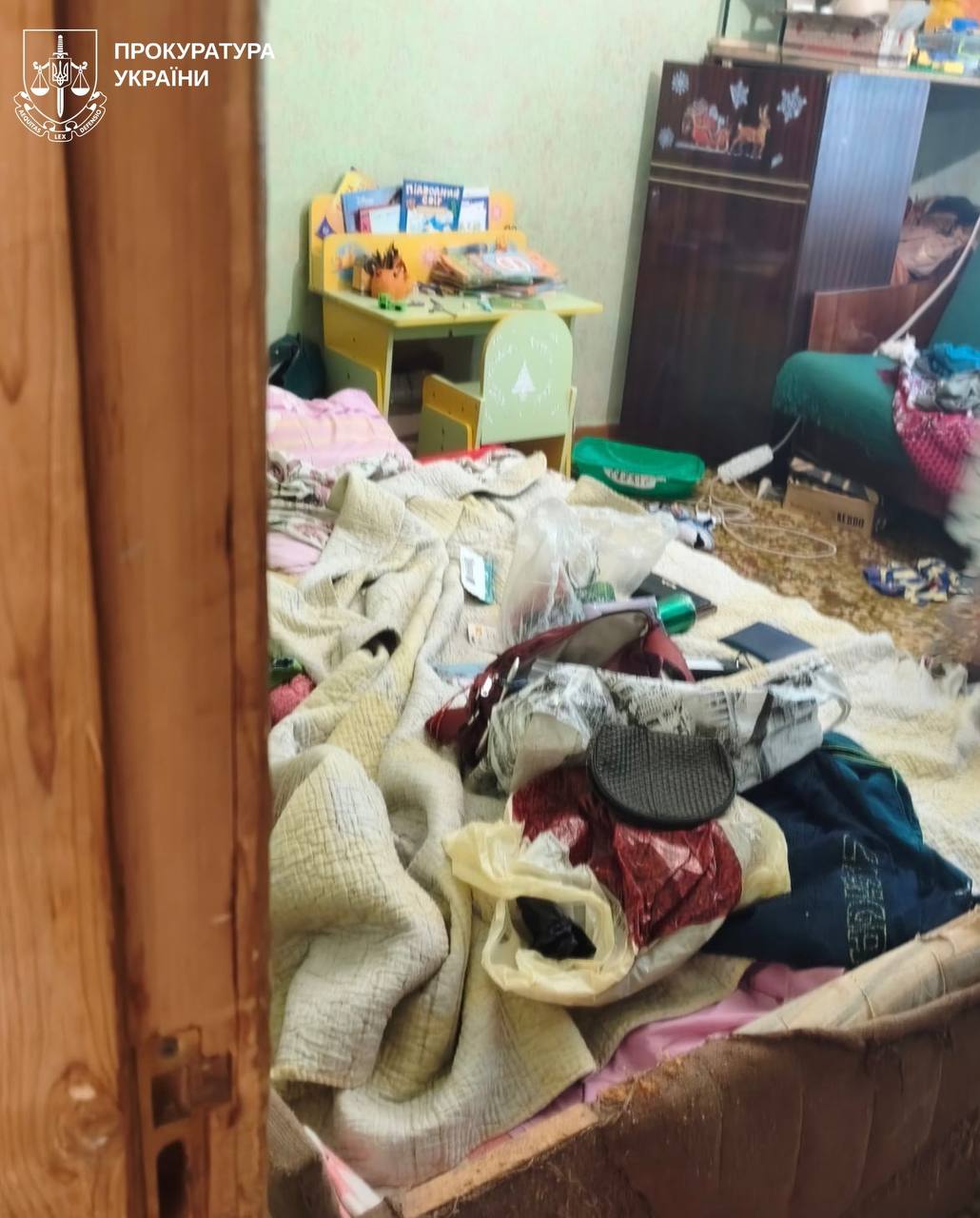 В Харькове мать на улице била ребенка: мальчика забрали из семьи.